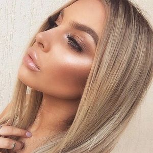 Rose gold illuminating highlighter